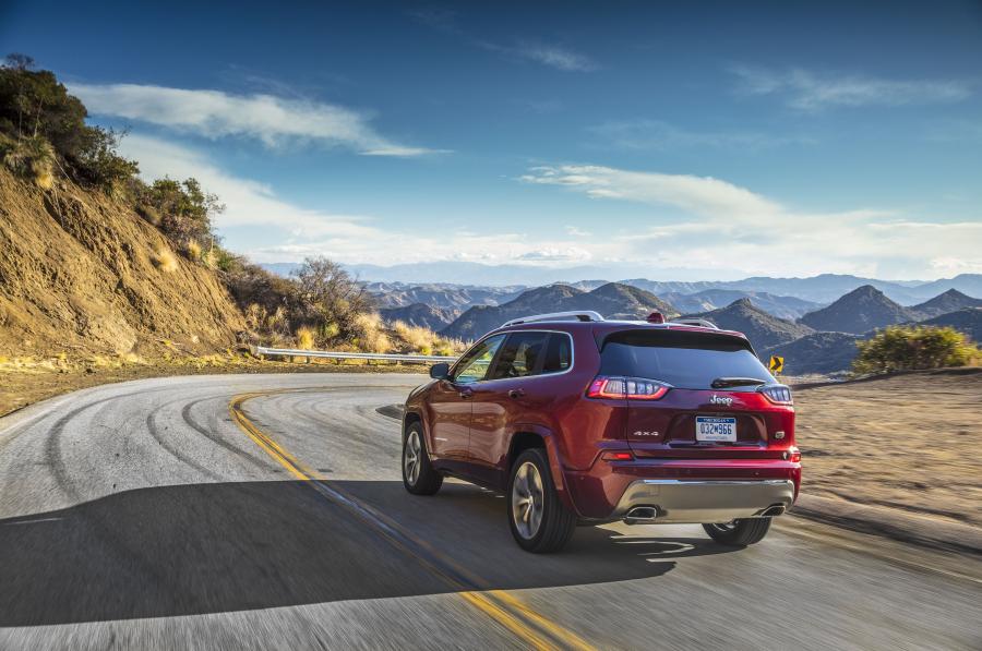  Jeep Cherokee Overland (KL) 2018 года  (NA) (фото 6 из 33)